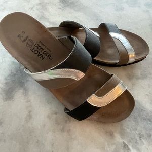 NAOT brand women’s Frankie sandal. Size 39 (8 us) Ex. condition. Cork footbed.